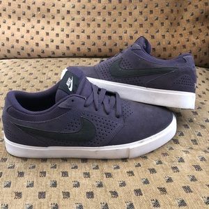 Men’s size 9 Nikes